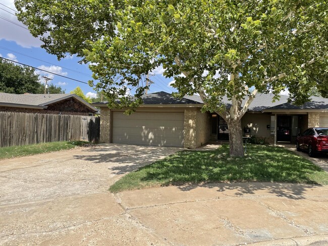 7001 Geneva Ave in Lubbock, TX - Foto de edificio - Building Photo