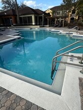 712 Crest Pines Dr, Unit 336 in Orlando, FL - Foto de edificio - Building Photo