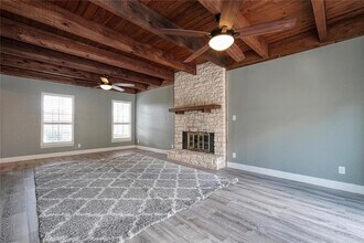 2105 Vivian Dr in Round Rock, TX - Building Photo - Building Photo