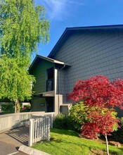 Sunset Ridge Apartments in University Place, WA - Building Photo - Building Photo