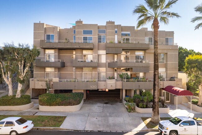 5050 Maplewood Ave in Los Angeles, CA - Building Photo - Building Photo