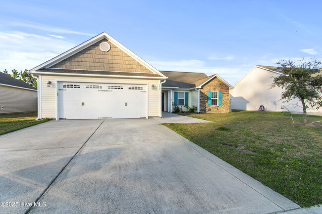 752 Radiant Dr in Jacksonville, NC - Building Photo - Building Photo