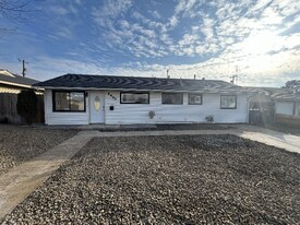 2407 Duportail St in Richland, WA - Building Photo