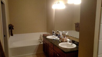 1053 W Century Dr, Unit 106 in Louisville, CO - Building Photo - Building Photo