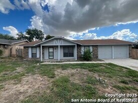 7102 Glen Point Dr in San Antonio, TX - Building Photo