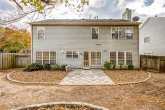 1060 Lyndhurst Way in Roswell, GA - Building Photo - Building Photo
