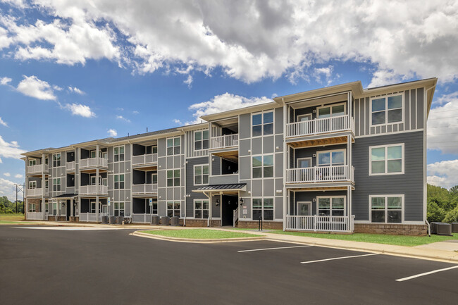 The Alden at Westmoor in Charlotte, NC - Building Photo - Building Photo