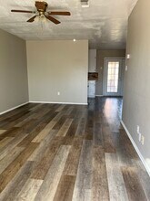 221 Pat St in Levelland, TX - Foto de edificio - Building Photo