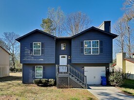 5595 Fairington Pl, Unit 204 in Stonecrest, GA - Building Photo