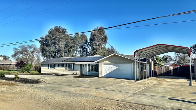 10480-9 1/2 9 1/2 Ave in Hanford, CA - Building Photo - Building Photo