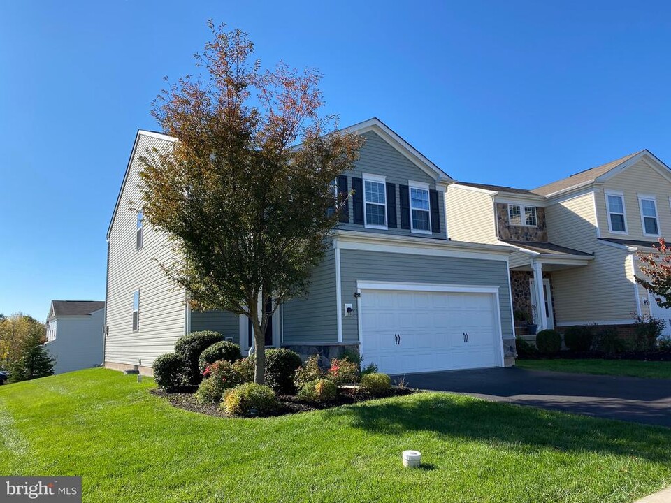 521 Prizer Ct in Downingtown, PA - Building Photo