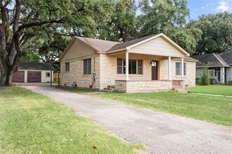 940 Hardeman St in Sealy, TX - Building Photo - Building Photo