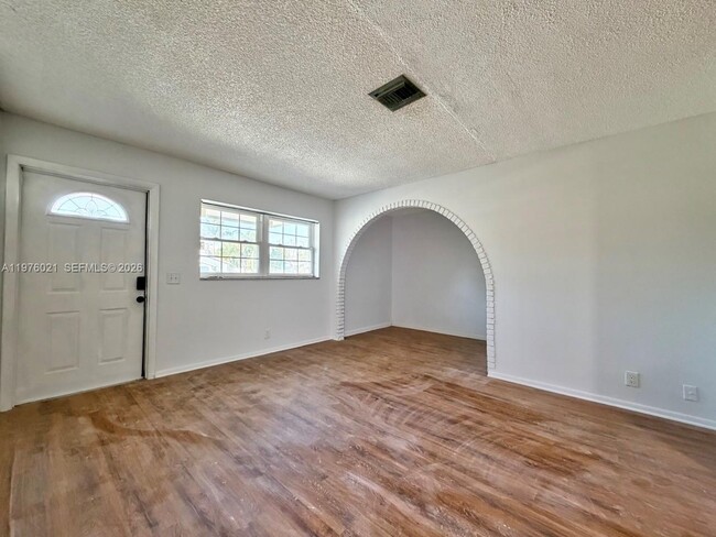 7212 SW 3rd Ct in North Lauderdale, FL - Building Photo - Building Photo