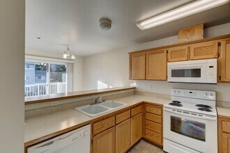 1670 SW Mulberry Pl in Oak Harbor, WA - Building Photo - Building Photo