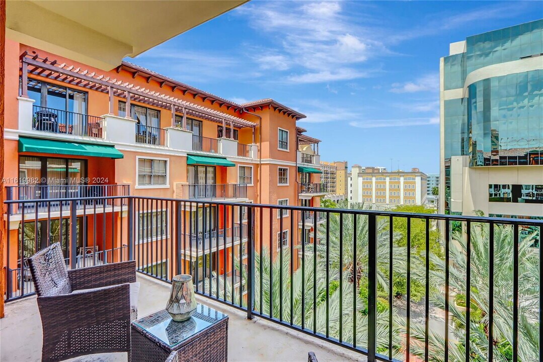 100 Andalusia Ave in Coral Gables, FL - Building Photo