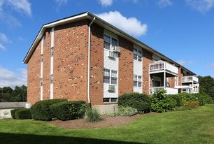 Parkview in Naugatuck, CT - Building Photo