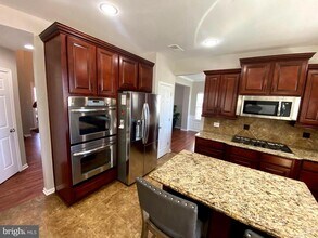 2716 Lake Forest Dr in Upper Marlboro, MD - Building Photo - Building Photo