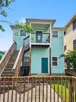 5617 Avenue R in Galveston, TX - Building Photo