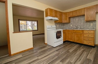 1117 13th St S in St. Cloud, MN - Building Photo - Building Photo
