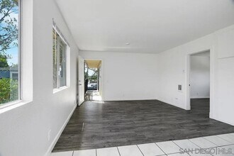 5164 Landis St in San Diego, CA - Foto de edificio - Building Photo