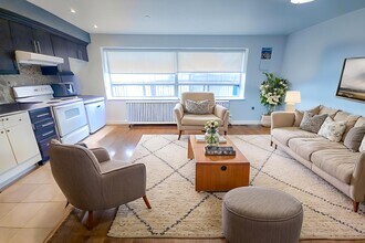 710 Spadina Ave. in Toronto, ON - Building Photo - Building Photo