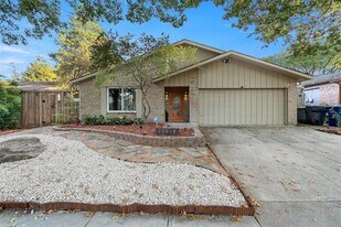 10918 Listi Dr in Dallas, TX - Building Photo