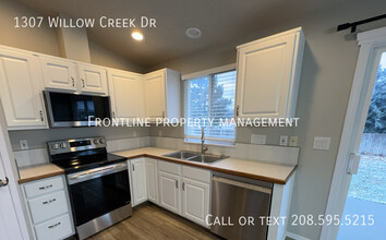 1307 Willow Creek Dr in Nampa, ID - Building Photo - Building Photo