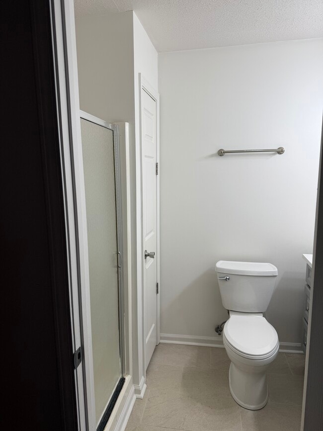 5302 Vista John Dr, Unit D52 in Louisville, KY - Building Photo - Building Photo