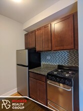 557 W Arlington Pl, Unit 5 in Chicago, IL - Building Photo - Building Photo