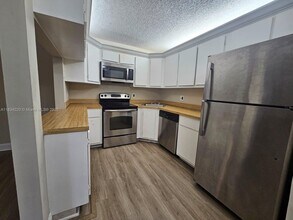 4857 Sable Pine Cir in West Palm Beach, FL - Foto de edificio - Building Photo
