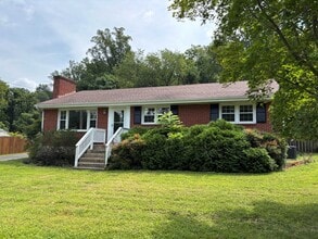 833 Clearwater Ave in Hollins, VA - Building Photo - Building Photo