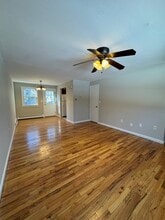 144 E Main St in Clinton, CT - Building Photo - Building Photo