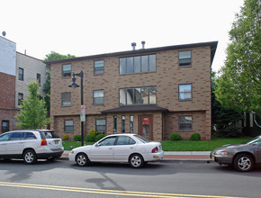 141 Park Ave in East Rutherford, NJ - Foto de edificio - Building Photo