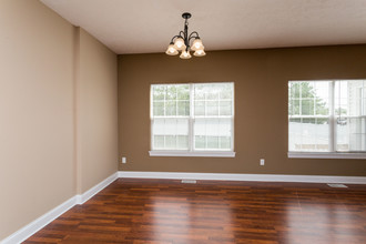 Hampton Bluff Town Houses in Cuyahoga Falls, OH - Building Photo - Interior Photo