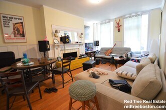 1906 Beacon St, Unit 2 in Brookline, MA - Foto de edificio - Building Photo