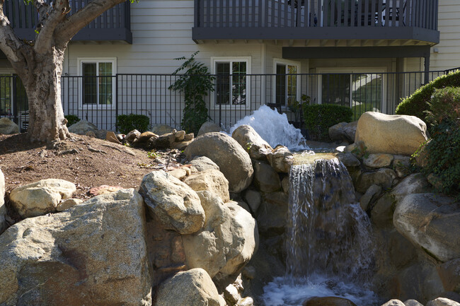 Sycamore Springs in Rancho Cucamonga, CA - Foto de edificio - Building Photo