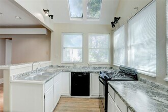 906 2nd St in League City, TX - Building Photo - Building Photo