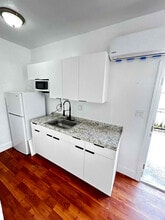 7848 SW 35th Terrace in Miami, FL - Building Photo - Building Photo