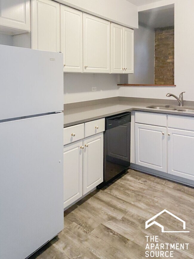 3700 N Sheffield Ave, Unit 108