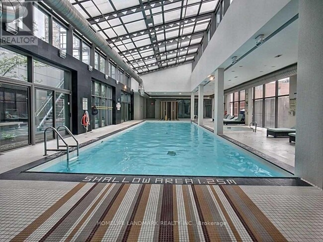 38 Grenville St in Toronto, ON - Building Photo - Building Photo