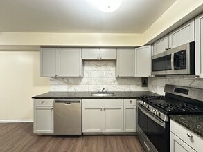 622 Lincoln Ave, Unit 30G in Addison, IL - Foto de edificio - Building Photo