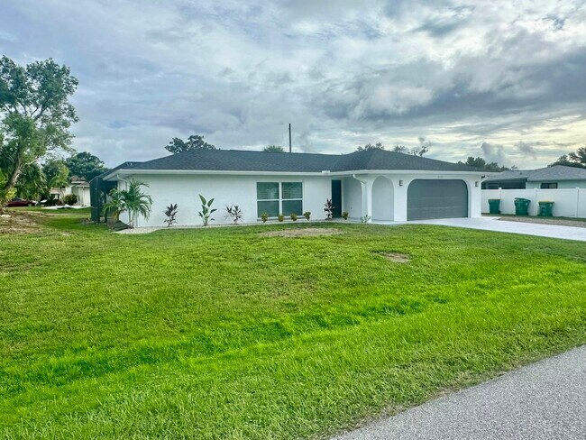 21371 Knollwood Ave in Port Charlotte, FL - Building Photo - Building Photo