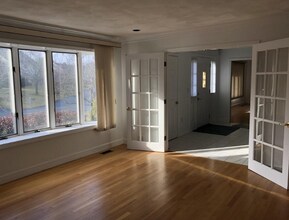 109 E Emerson Rd in Lexington, MA - Foto de edificio - Building Photo