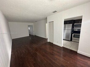 563 NE 65th St in Miami, FL - Building Photo - Building Photo