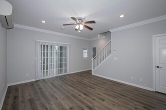 115 Evergreen St in West Babylon, NY - Building Photo - Building Photo