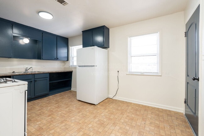 654 S Eastridge Dr in Wichita, KS - Foto de edificio - Building Photo