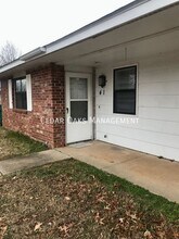 801 N 17th Pl in Rogers, AR - Building Photo - Building Photo