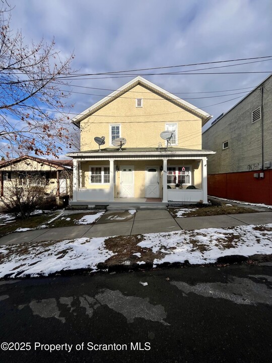 443 Genet St in Scranton, PA - Building Photo