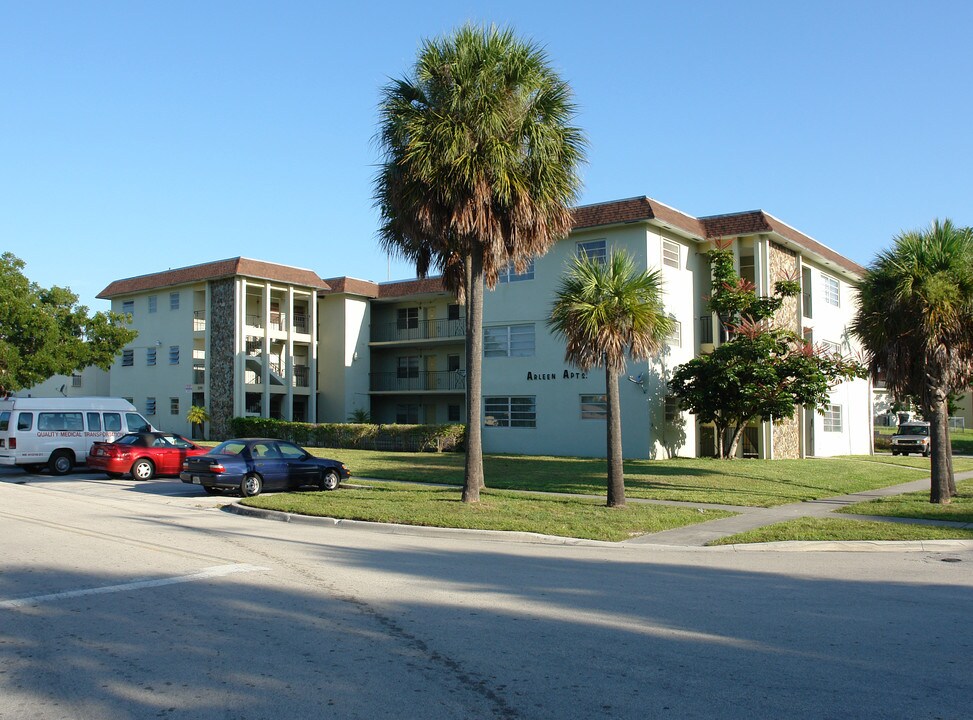 Arleen Apartments in North Miami Beach, FL - Foto de edificio