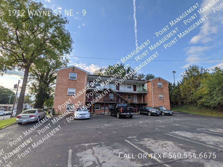 1912 Wayne St NE-Unit -9 in Roanoke, VA - Foto de edificio